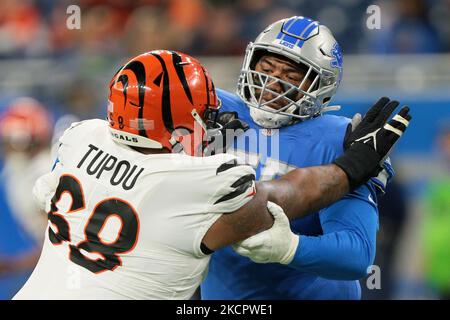 Cincinnati Bengals defensive tackle Josh Tupou (68) reacts during an NFL  football game against the Buffalo Bills, Monday, Jan. 2, 2023, in Cincinnati.  (AP Photo/Emilee Chinn Stock Photo - Alamy