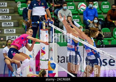 Spike of Nika Daalderop (Novara) during the Volleyball Italian Serie A1 Women match Imoco Volley Conegliano vs Igor Gorgonzola Novara on October 21, 2021 at the Palaverde in Treviso, Italy (Photo by Ettore Griffoni/LiveMedia/NurPhoto) Stock Photo