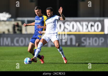 Felipe Anderson (SS Lazio) and Nicolo Casale (Hellas - Verona FC) in action during the Italian football Serie A match Hellas Verona FC vs SS Lazio on October 24, 2021 at the Marcantonio Bentegodi stadium in Verona, Italy (Photo by Alessio Marini/LiveMedia/NurPhoto) Stock Photo