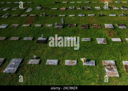 Residents of Antipolo City, Philippines visit the tomb of their loved ones inside cemeteries on October 27, 2021. Since the pandemic hit the Philippines on March 2020, public and private cemeteries in the country are still closing their doors for visitors this coming October 29 until November 2 to avoid the massive spread of COVID-19 on the celebration of All Soul's Day. (Photo by Ryan Eduard Benaid/NurPhoto) Stock Photo