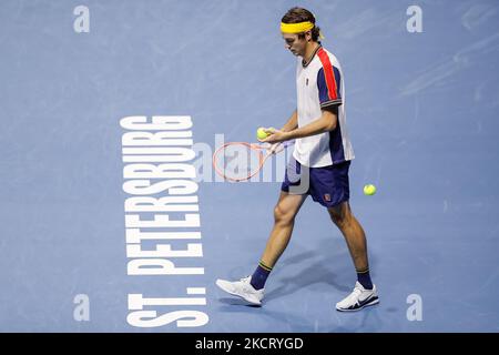 Taylor Fritz of United States during the men's singles final tennis match of the ATP 250 St. Petersburg Open 2021 International Tennis Tournament against Marin Cilic of Croatia at the Sibur Arena on October 31, 2021 in Saint Petersburg, Russia. (Photo by Mike Kireev/NurPhoto) Stock Photo
