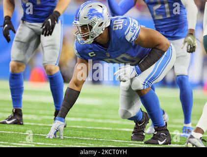 Detroit Lions outside linebacker Trey Flowers (90) runs onto the