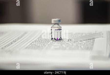A vial of the Pfizer BioNTech Vaccine as the Colombian government begins to vaccinate children between ages 3 to 11 against the Coronavirus disease (COVID-19) with the China's SINOVAC vaccine, in Bogota, Colombia on October 31, 2021. (Photo by Sebastian Barros/NurPhoto) Stock Photo