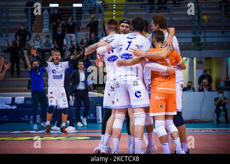 Top Volley Cisterna esultanza during the Volleyball Italian Serie A Men Superleague Championship Top Volley Cisterna vs Tonno Callippo Vibo Valentia on November 06, 2021 at the Palasport in Cisterna, Italy (Photo by Bianca Simonetti/LiveMedia/NurPhoto) Stock Photo