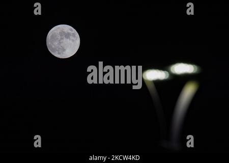 A view of the moon in Rieti, Italy, on November 18, 2021. The November Full Moon is preparing for tomorrow morning's Lunar Eclipse, scheduled for 7 a.m., tomorrow 19 November 2021. (Photo by Riccardo Fabi/NurPhoto) Stock Photo
