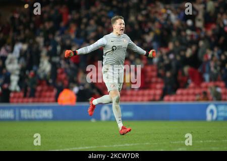 Sunderland Goalkeeper Ron-Thorben Hoffmann celebrates Sunderland's Luke O'Nien’s goal during the Sky Bet League 1 match between Sunderland and Ipswich Town at the Stadium Of Light, Sunderland on Saturday 20th November 2021. (Photo by Michael Driver/MI News/NurPhoto) Stock Photo