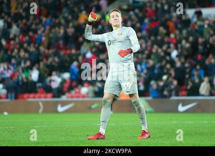 Sunderland Goalkeeper Ron-Thorben Hoffmann celebrates with a fist pump to the fans at full time during the Sky Bet League 1 match between Sunderland and Ipswich Town at the Stadium Of Light, Sunderland on Saturday 20th November 2021. (Photo by Michael Driver/MI News/NurPhoto) Stock Photo