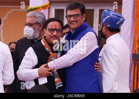 Congress leaders Mahesh Joshi (L) with BJP senior leader Rajendra Rathore (R) during the swear-in-ceremony of state cabinet minister, at Raj Bhawan in Jaipur, Rajasthan, India, Sunday, Nov. 21, 2021.(Photo by Vishal Bhatnagar/NurPhoto) Stock Photo