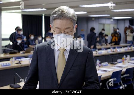 Lee Jae-myung, the presidential candidate of the Democratic Party of Korea, arrives for a meeting at the Korea Federation of Trade Unions in Yeouido on November 22, 2021 in Seoul, South Korea. (Photo by Chris Jung/NurPhoto) Stock Photo