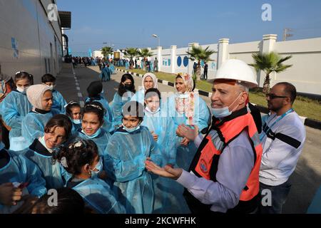 Members of a EU delegation stand behind Palestinian children during a visit to a desalination plant in Deir al-Balah in central Gaza, on November 24, 2021. (Photo by Majdi Fathi/NurPhoto) Stock Photo