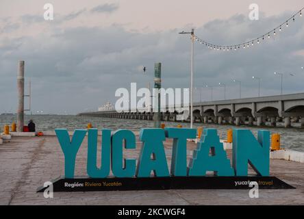 Letters with the name of the state of Yucatan at the end of the Fisherman's Wharf in Progreso. On Tuesday, November 23, 2021, in Progreso, Yucatan, Mexico. (Photo by Artur Widak/NurPhoto) Stock Photo