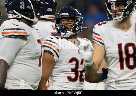 Chicago Bears running back David Montgomery (32) warms up prior to an ...