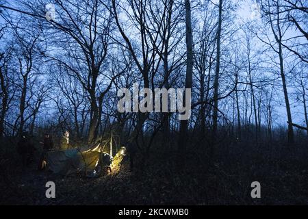 An improvised plastic tent gives shelter to a couple of syrian refugees in the forests of Poland before being found by some local activists. These refugees crossed illegally the border of Poland from Belarus several times after being returned to Belarus repeatedly by the Polish Border Guard. They were five days in the forest and they were in precarious health because of the frozen temperatures in the forest, needing medical assistance. (Photo by Celestino Arce/NurPhoto) Stock Photo