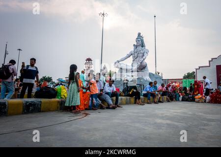 July 4th 2022 Haridwar India. Lord Shiva statue at the Haridwar railway Station with people sitting all around in waiting. Stock Photo