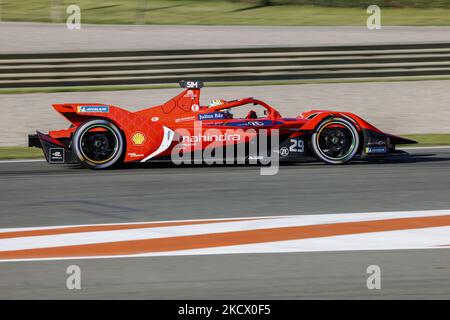 29 Alexander Sims (gbr), Mahindra Racing, Mahindra, action during the ABB Formula E pre-season test at Circuit Ricardo Tormo in Valencia on November 30 in Spain. (Photo by Xavier Bonilla/NurPhoto) Stock Photo