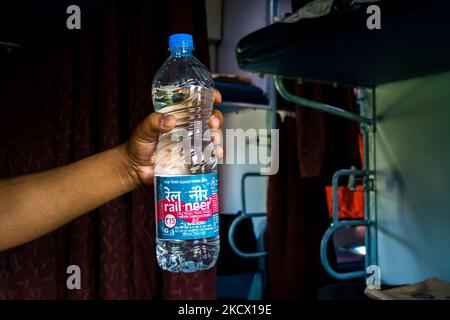 https://l450v.alamy.com/450v/2kcx19e/july-4th-2022-haridwar-india-a-man-holding-rail-neer-packaged-drinking-water-bottle-offered-by-indian-railways-2kcx19e.jpg