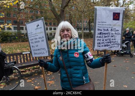 LONDON, UNITED KINGDOM - DECEMBER 03, 2021: A demonstrator holds placards as lecturers, trade unionists and students gather for a rally in Tavistock Square before marching in solidarity with higher education strikes taking place at 58 British universities this week on December 03, 2021 in London, England. Higher education staff walked out for three days of industrial action called by the University and College Union (UCU) over pensions, pay and working conditions. (Photo by WIktor Szymanowicz/NurPhoto) Stock Photo