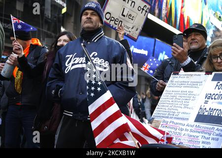 Demonstrators listen to speakers in Times Square making their case against vaccinations to prevent Covid-19 on December 5,2021 in New York City, USA. Following a speech and song by an activist people chanted several times “we will not comply”. (Photo by John Lamparski/NurPhoto) Stock Photo