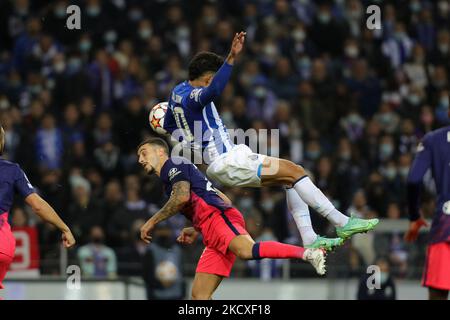 Porto’s Brazilian forward Evanilson (R) vies with Mario Hermoso defender of Atletico Madrid (L) during the UEFA Champions League Group stage - Group B match between FC Porto and Atletico Madrid, at Dragao Stadium in Porto on December 7, 2021. (Photo by Paulo Oliveira / NurPhoto) Stock Photo