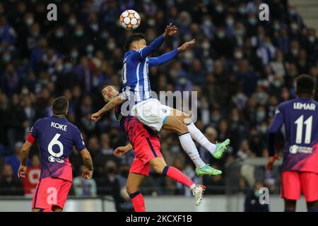 Porto’s Brazilian forward Evanilson (R) vies with Mario Hermoso defender of Atletico Madrid (L) during the UEFA Champions League Group stage - Group B match between FC Porto and Atletico Madrid, at Dragao Stadium in Porto on December 7, 2021. (Photo by Paulo Oliveira / NurPhoto) Stock Photo