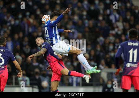 Porto’s Brazilian forward Evanilson (R) vies with Mario Hermoso defender of Atletico Madrid (L) during the UEFA Champions League Group stage - Group B match between FC Porto and Atletico Madrid, at Dragao Stadium in Porto on December 7, 2021. (Photo by Paulo Oliveira / NurPhoto) Stock Photo