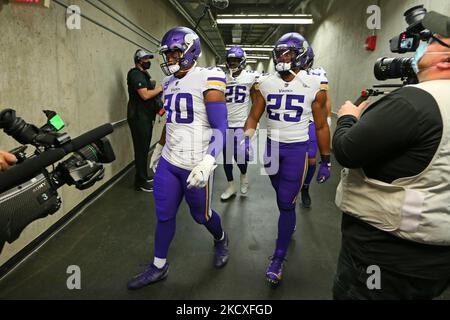 Minnesota Vikings players head to the field during an NFL football game against the Detroit Lions in Detroit, Michigan USA, on Sunday, December 5, 2021. (Photo by Jorge Lemus/NurPhoto) Stock Photo