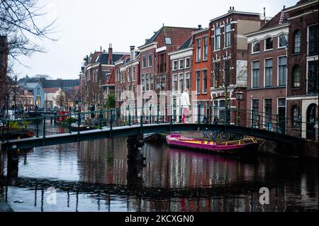 Apart from Amsterdam, Leiden’s inner city has the greatest number of waterways and bridges in the country. On December 9th, 2021. (Photo by Romy Arroyo Fernandez/NurPhoto) Stock Photo