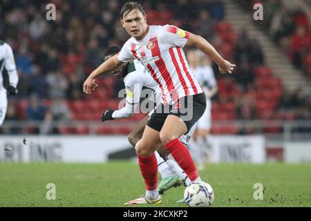 Sunderland's Callum Doyle wins possession from Plymouth Argyle's Panutche Camará during the Sky Bet League 1 match between Sunderland and Plymouth Argyle at the Stadium Of Light, Sunderland on Saturday 11th December 2021. (Photo by Michael Driver/MI News/NurPhoto) Stock Photo