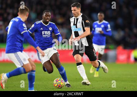 Fabian Schar of Newcastle United and Boubakary Soumare of Leicester City during the Premier League match between Leicester City and Newcastle United at the King Power Stadium, Leicester on Sunday 12th December 2021. (Photo by Jon Hobley/MI News/NurPhoto) Stock Photo
