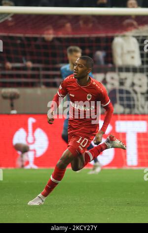 Michel-Ange Balikwisha #10 of Antwerp durinng the Europa League game between Belgian soccer team Royal Antwerp FC and Greek soccer team Olympiacos Pireaus FC, in Group D of the UEFA Europa League group stage. Bosuilstadion stadium in Antwerpen, Belgium on December 9, 2021 (Photo by Nicolas Economou/NurPhoto) Stock Photo