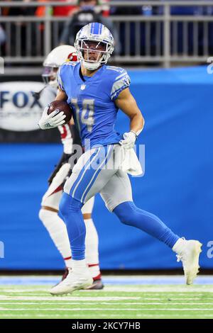 November 13, 2022: Chicago Bears #9 Jaquan Brisker tackles Lions #14  Amon-Ra St. Brown during a game against the Detroit Lions in Chicago, IL.  Mike Wulf/CSM Stock Photo - Alamy