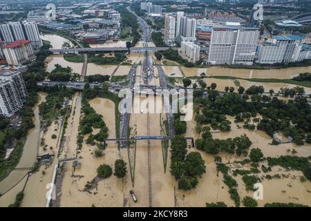 An aerial view of Federal Highway from Kuala Lumpur to Klang was cut off due to flooding on December 19, 2021. About 4,000 people have been evacuated from their homes in six flood-hit Malaysian states, following continuous heavy rain since Friday, said the country's National Disaster Management Agency on Saturday (Dec 18). (Photo by Afif Abd Halim/NurPhoto) Stock Photo