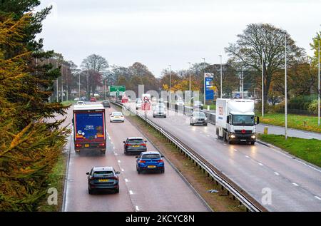 Dundee, Tayside, Scotland, UK. 5th Nov, 2022. UK Weather: Northeast Scotland is experiencing cold Autumn morning with scattered rain showers and temperatures reaching 9°C. Commercial HGV vehicles and motor car drivers on the Dundee Kingsway West dual carriageway face hazardous and wet conditions. Credit: Dundee Photographics/Alamy Live News