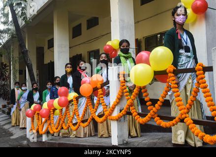 Students in queue as they are waiting to get a vaccine against COVI-19, during a vaccination drive for people in the 15-18 age group at a school in Guwahati, Assam, India on January 3, 2022. India has detected more than 1,700 cases of Omicron variant of novel coronavirus infection. (Photo by David Talukdar/NurPhoto) Stock Photo