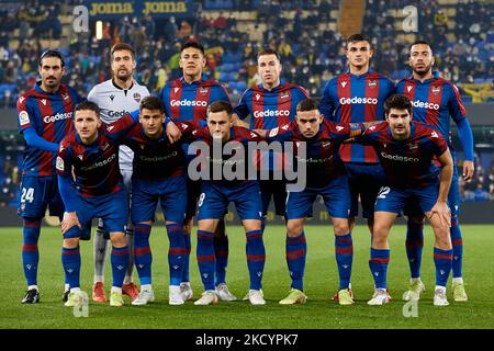 Players of Levante UD line up for a team photo prior to the La Liga Santander match between Villarreal CF and Levante UD at Estadio de la Ceramica, January 3, 2022, Villarreal, Spain. (Photo by David Aliaga/NurPhoto) Stock Photo