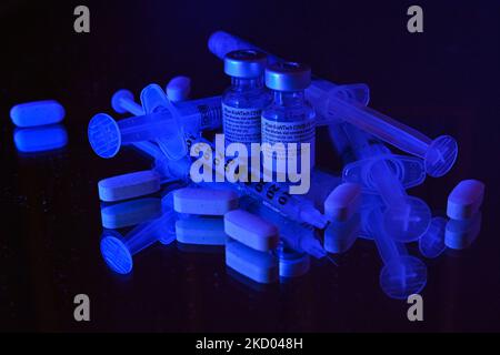 An illustrative image of medical syringes, medical pills and two Pfizer-BioNTech Covid-19 vaccine vials. On Monday, January 10, 2021, in Edmonton, Alberta, Canada. (Photo by Artur Widak/NurPhoto) Stock Photo