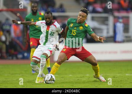 Blati Touré of Burkina Faso and Pierre Kunde of Cameroon during Cameroon against Burkina Faso, African Cup of Nations, at Paul Biya Stadium on January 9, 2022. (Photo by Ulrik Pedersen/NurPhoto) Stock Photo