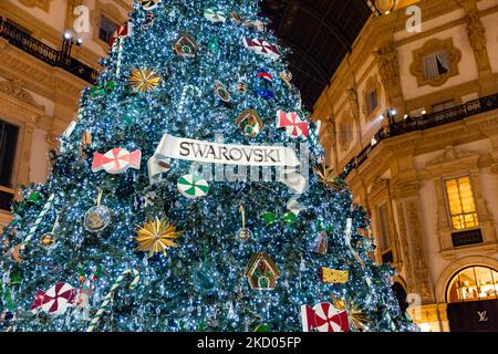 A general view of the Tree Of Wonder christmas tree by Swarovski for Natale Degli Alberi in Galleria Vittorio Emanuele II on December 15, 2021 in Milan, Italy. (Photo by Alessandro Bremec/NurPhoto) Stock Photo