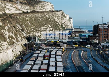 Lorries queue to enter Dover Port in Dover, Britain, 12 January 2022. Freight traffic can now be held on the A20 following the implementation of the new 'Dover Tap' system, a temporary traffic management system which ensure that traffic in the town centre flows. (Photo by Maciek Musialek/NurPhoto) Stock Photo
