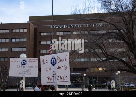 Nurses working at Howard University Hospital in Washington, D.C. rally for safer staffing conditions on January 13, 2022, as the pandemic continues to overload hospitals and healthcare workers (Photo by Bryan Olin Dozier/NurPhoto) Stock Photo