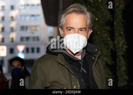 Kyle Merritt MacLachlan leaves his hotel during the Milan Men's Fashion Week - Fall/Winter 2022/2023 on January 16, 2022 in Milan, Italy. (Photo by Alessandro Bremec/NurPhoto) Stock Photo