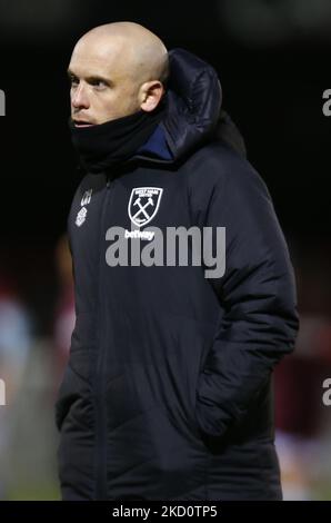 Olli Harder manager of West Ham United Women during the pre-match warm-up during FA Women's Continental League Cup Quarter Final between West Ham United Women and ChelseaWomen, at The Chigwell Construction Stadium on 19th January , 2022 in Dagenham, England (Photo by Action Foto Sport/NurPhoto) Stock Photo