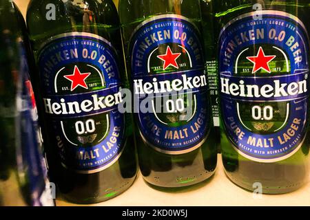 Heineken beers are seen at a supermarket in Krakow, Poland on January 18, 2022. (Photo by Jakub Porzycki/NurPhoto) Stock Photo