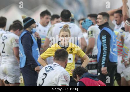 Hollie Davidson (referee) during the Rugby Challenge Cup Zebre Rugby Club vs Worcester Warriors on January 22, 2022 at the Sergio Lanfranchi stadium in Parma, Italy (Photo by Massimiliano Carnabuci/LiveMedia/NurPhoto) Stock Photo