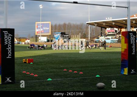 NEWCASTLE UPON TYNE, UK. JAN 23RD Thunder players warm-up before the Friendly match between Newcastle Thunder and Wigan Warriors at Kingston Park, Newcastle on Saturday 22nd January 2022. (Photo by Chris Lishman/MI News/NurPhoto)