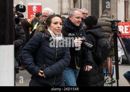 LONDON, UNITED KINGDOM - JANUARY 24, 2022: Julian Assange’s partner Stella Moris leaves the Royal Courts of Justice after the High Court granted Julian Assange a persmission to appeal the US extradition decision at the Supreme Court on January 24, 2022 in London, England. Assange, the founder of WikiLeaks, was indicted on 17 charges under the US Espionage Act of 1917 for soliciting, gathering and publishing secret US military documents, and faces a sentence of 175 years in prison if extradited and found guilty. (Photo by WIktor Szymanowicz/NurPhoto) Stock Photo