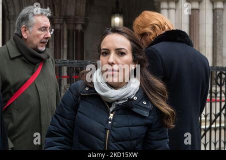 LONDON, UNITED KINGDOM - JANUARY 24, 2022: Julian Assange’s partner Stella Moris leaves the Royal Courts of Justice after the High Court granted Julian Assange a persmission to appeal the US extradition decision at the Supreme Court on January 24, 2022 in London, England. Assange, the founder of WikiLeaks, was indicted on 17 charges under the US Espionage Act of 1917 for soliciting, gathering and publishing secret US military documents, and faces a sentence of 175 years in prison if extradited and found guilty. (Photo by WIktor Szymanowicz/NurPhoto) Stock Photo