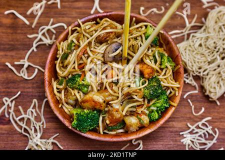 Prawn chow mein (Chinese stir-fried noodles with vegetables and shrimp) in Toronto, Ontario, Canada, on February 04, 2022. (Photo by Creative Touch Imaging Ltd./NurPhoto) Stock Photo