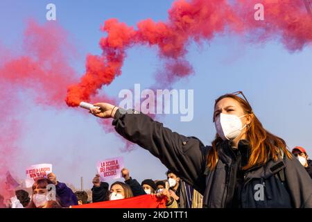 A thousand Turin students paraded through the center of Turin during a demonstration in memory of Lorenzo Parelli, the 18-year-old who died in a work accident during an unpaid internship in the province of Udine. The demonstration took place without incident after the previous one was interrupted by clashes with the police. (Photo by Mauro Ujetto/NurPhoto) Stock Photo