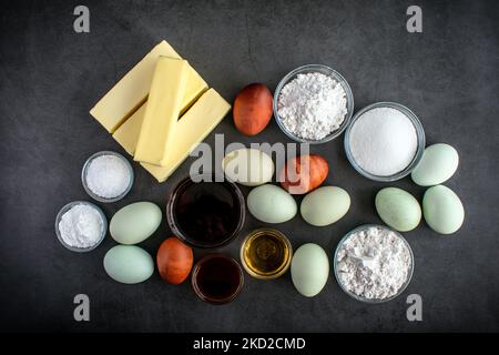 Ingredients for Vanilla Maple Bourbon Cupcakes: Overhead view of raw ingredients for baking cupcakes Stock Photo